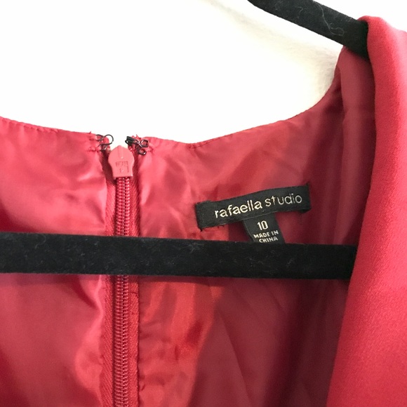 Cherry Red Fitted Sheath Dress w/Scoop Neck - Picture 3 of 6